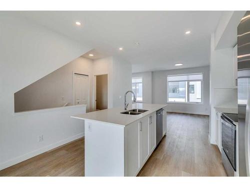 8542 19 Avenue Se, Calgary, AB - Indoor Photo Showing Kitchen With Double Sink With Upgraded Kitchen