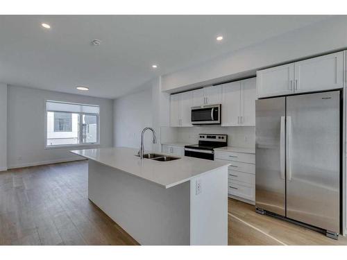 8542 19 Avenue Se, Calgary, AB - Indoor Photo Showing Kitchen With Double Sink With Upgraded Kitchen