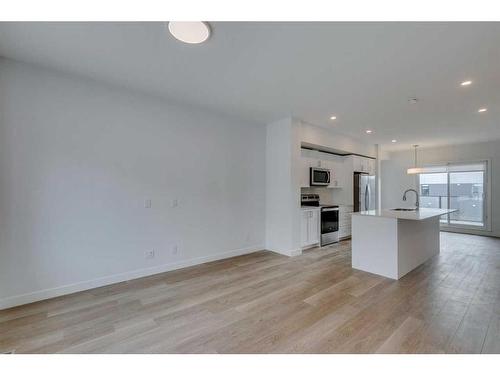 8542 19 Avenue Se, Calgary, AB - Indoor Photo Showing Kitchen