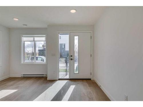 8542 19 Avenue Se, Calgary, AB - Indoor Photo Showing Other Room