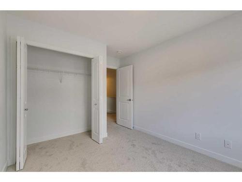 8542 19 Avenue Se, Calgary, AB - Indoor Photo Showing Other Room