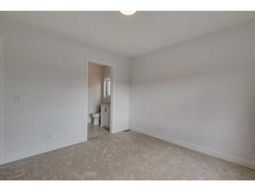 8542 19 Avenue Se, Calgary, AB - Indoor Photo Showing Other Room