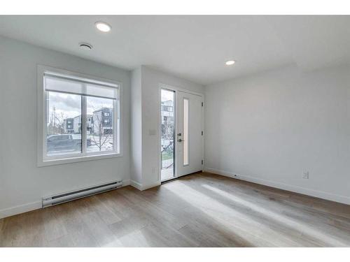 8542 19 Avenue Se, Calgary, AB - Indoor Photo Showing Other Room