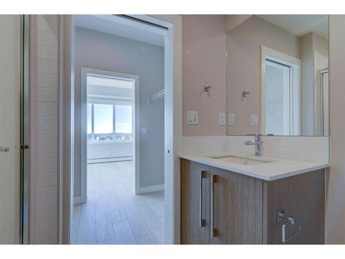 2419-395 Skyview Parkway Ne, Calgary, AB - Indoor Photo Showing Bathroom