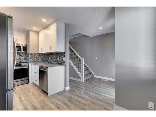 238 Woodmont Court Sw, Calgary, AB - Indoor Photo Showing Kitchen With Upgraded Kitchen