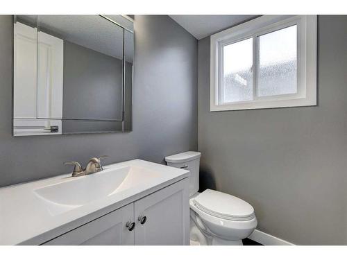 238 Woodmont Court Sw, Calgary, AB - Indoor Photo Showing Bathroom