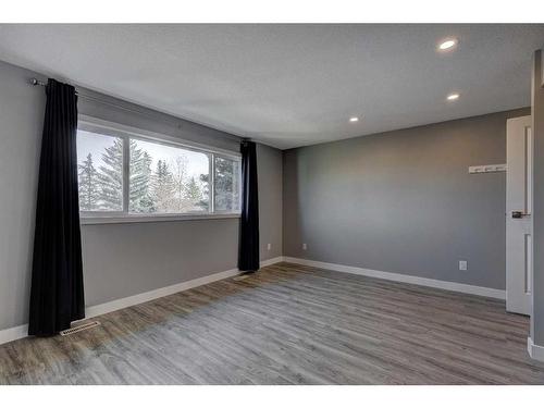 238 Woodmont Court Sw, Calgary, AB - Indoor Photo Showing Other Room