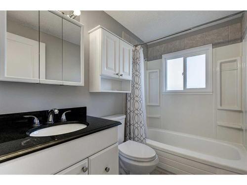 238 Woodmont Court Sw, Calgary, AB - Indoor Photo Showing Bathroom