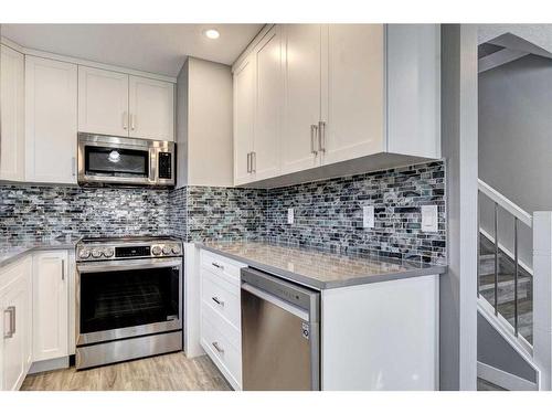 238 Woodmont Court Sw, Calgary, AB - Indoor Photo Showing Kitchen With Upgraded Kitchen