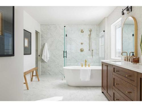 2 Heritage Close, Cochrane, AB - Indoor Photo Showing Bathroom