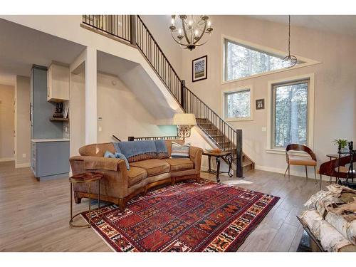 136-5417 Highway 579, Rural Mountain View County, AB - Indoor Photo Showing Living Room