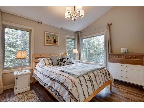 136-5417 Highway 579, Rural Mountain View County, AB - Indoor Photo Showing Bedroom