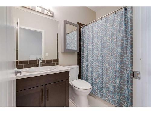 295 Silverado Plains Park Sw, Calgary, AB - Indoor Photo Showing Bathroom