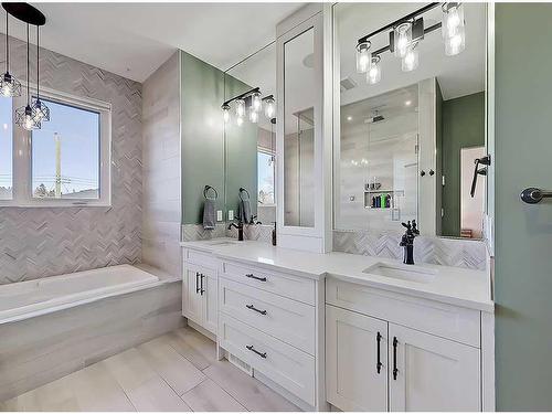 2322 24 Avenue Sw, Calgary, AB - Indoor Photo Showing Bathroom