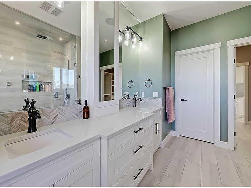 2322 24 Avenue Sw, Calgary, AB - Indoor Photo Showing Bathroom