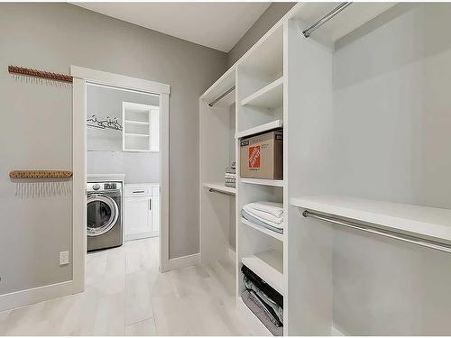 2322 24 Avenue Sw, Calgary, AB - Indoor Photo Showing Laundry Room