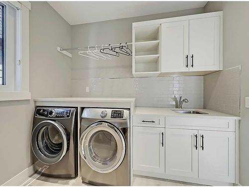 2322 24 Avenue Sw, Calgary, AB - Indoor Photo Showing Laundry Room