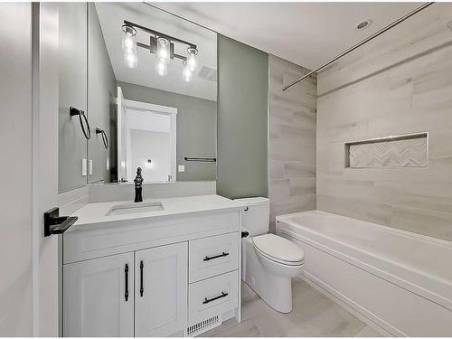 2322 24 Avenue Sw, Calgary, AB - Indoor Photo Showing Bathroom