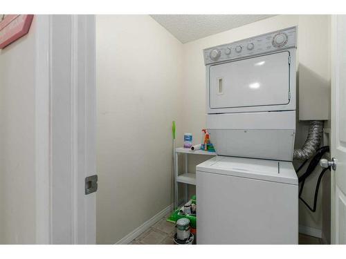 204-369 Rocky Vista Park Nw, Calgary, AB - Indoor Photo Showing Laundry Room