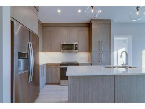 1513-395 Skyview Parkway Ne, Calgary, AB - Indoor Photo Showing Kitchen With Upgraded Kitchen