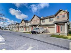 114 Everridge Gardens SW Calgary, AB T2Y 0G8