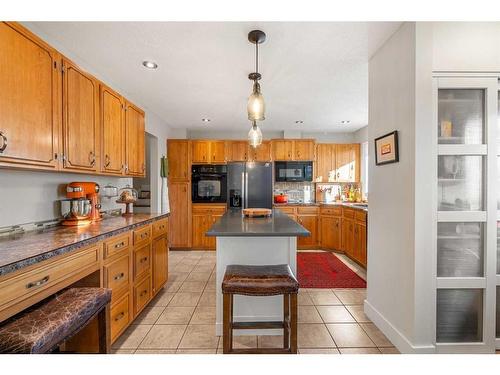 732 Lake Bonavista Drive Se, Calgary, AB - Indoor Photo Showing Kitchen