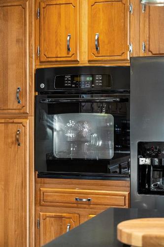 732 Lake Bonavista Drive Se, Calgary, AB - Indoor Photo Showing Kitchen