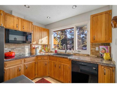 732 Lake Bonavista Drive Se, Calgary, AB - Indoor Photo Showing Kitchen