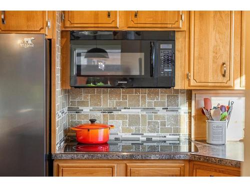 732 Lake Bonavista Drive Se, Calgary, AB - Indoor Photo Showing Kitchen