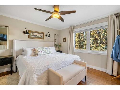 732 Lake Bonavista Drive Se, Calgary, AB - Indoor Photo Showing Bedroom