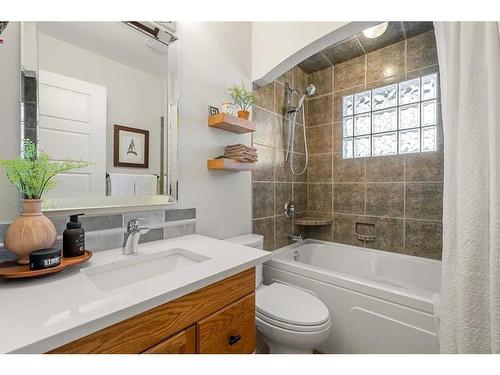 732 Lake Bonavista Drive Se, Calgary, AB - Indoor Photo Showing Bathroom