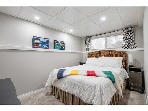 732 Lake Bonavista Drive Se, Calgary, AB - Indoor Photo Showing Bedroom