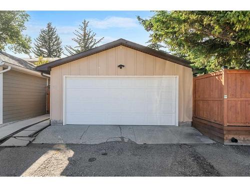 732 Lake Bonavista Drive Se, Calgary, AB - Outdoor With Exterior