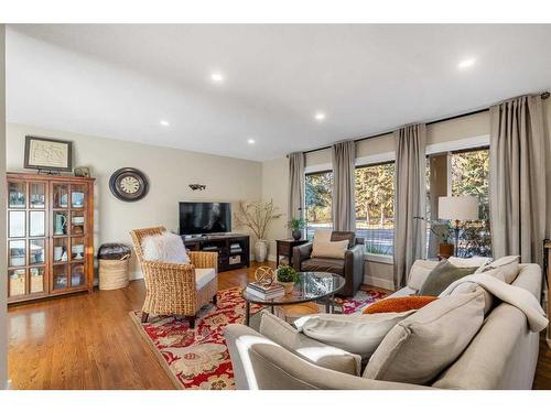 732 Lake Bonavista Drive Se, Calgary, AB - Indoor Photo Showing Living Room