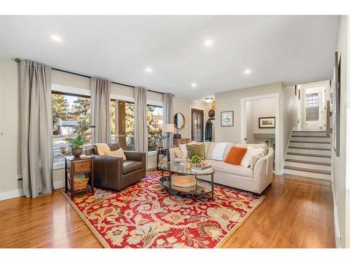 732 Lake Bonavista Drive Se, Calgary, AB - Indoor Photo Showing Living Room