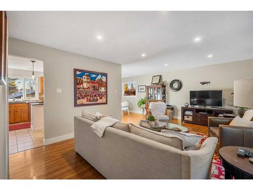 732 Lake Bonavista Drive Se, Calgary, AB - Indoor Photo Showing Living Room