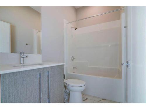 2508-395 Skyview Parkway Ne, Calgary, AB - Indoor Photo Showing Bathroom