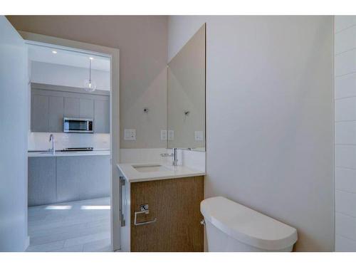 2508-395 Skyview Parkway Ne, Calgary, AB - Indoor Photo Showing Bathroom