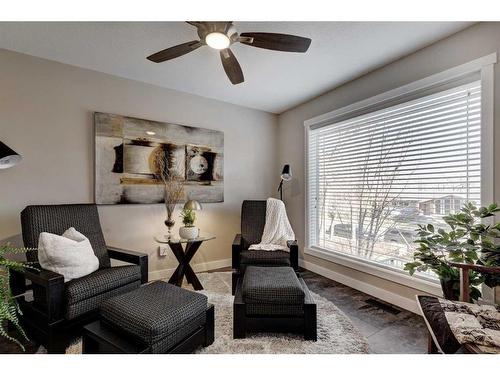 627 2 Avenue South, Vulcan, AB - Indoor Photo Showing Living Room