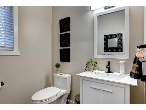 627 2 Avenue South, Vulcan, AB - Indoor Photo Showing Bathroom