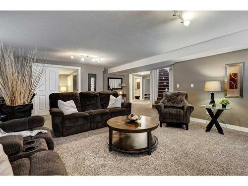 627 2 Avenue South, Vulcan, AB - Indoor Photo Showing Living Room