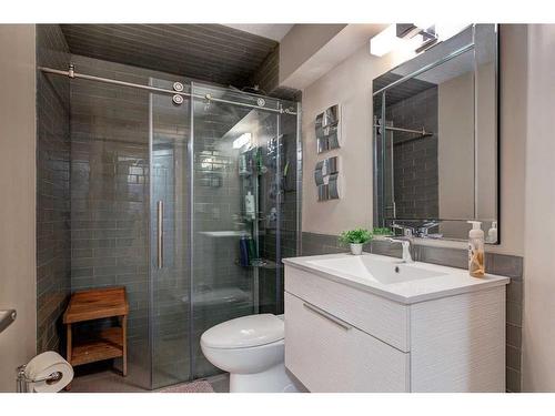 627 2 Avenue South, Vulcan, AB - Indoor Photo Showing Bathroom