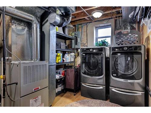 627 2 Avenue South, Vulcan, AB - Indoor Photo Showing Laundry Room