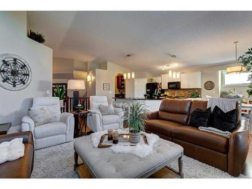 627 2 Avenue South, Vulcan, AB - Indoor Photo Showing Living Room