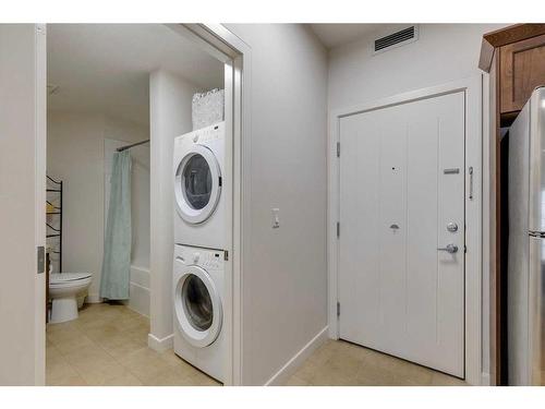 333-20 Royal Oak Plaza Nw, Calgary, AB - Indoor Photo Showing Laundry Room