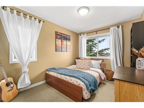 208 Stonemere Place, Chestermere, AB - Indoor Photo Showing Bedroom