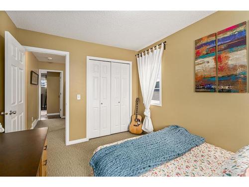 208 Stonemere Place, Chestermere, AB - Indoor Photo Showing Bedroom