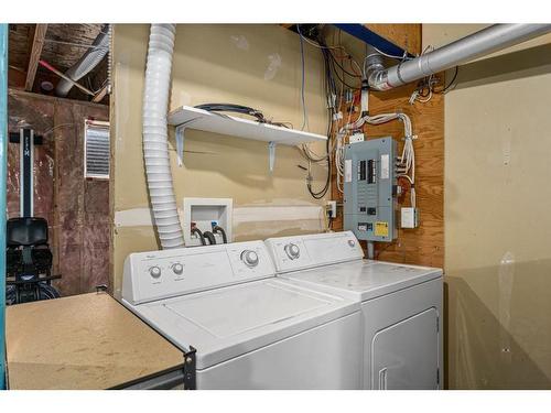 208 Stonemere Place, Chestermere, AB - Indoor Photo Showing Laundry Room