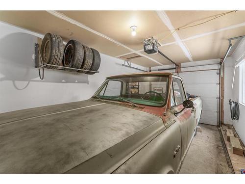 208 Stonemere Place, Chestermere, AB - Indoor Photo Showing Garage