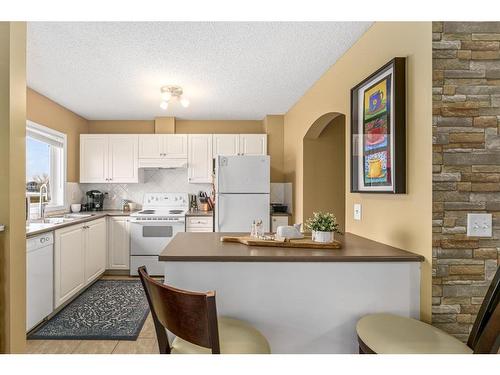 208 Stonemere Place, Chestermere, AB - Indoor Photo Showing Kitchen